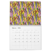 Een pluizige grijze kat met groene ogen zit op een kalender (Feb 2026)