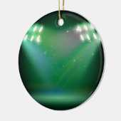 Een podium met schijnwerpers keramisch ornament (Links)