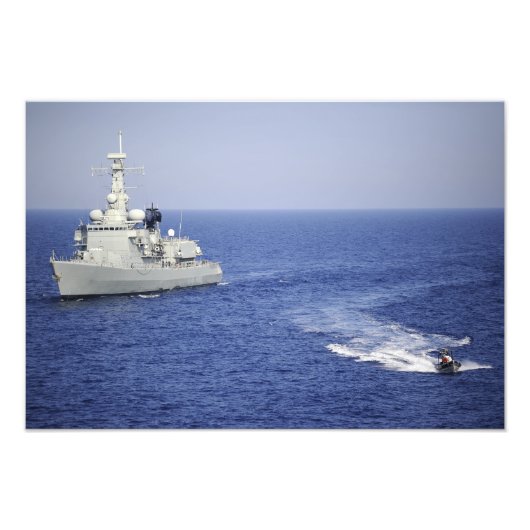 Een Portugese marine-eenheid in een opblaasbare bo Foto Afdruk (Voorkant)