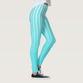 Een pose in Stripes Leggings (Rechts)