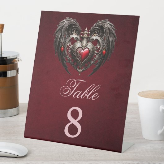 Een prachtig gotisch hart reclamebord met voetstuk (Insitu)