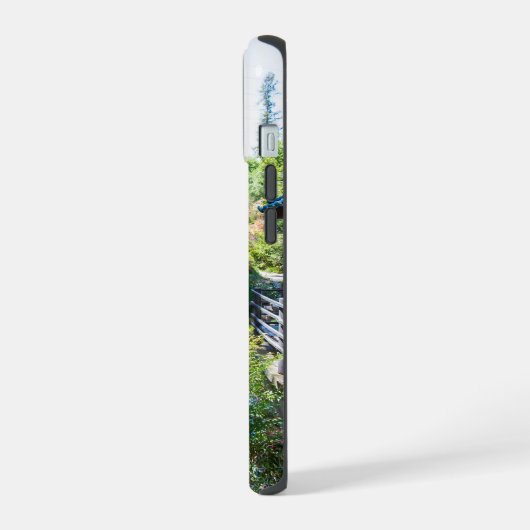 een prachtig lentelandschap in een Japanse tuin iPhone 15 Case (Linkerkant)