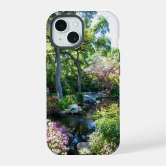 een prachtig lentelandschap in een Japanse tuin iPhone 15 Case