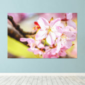 Een prachtige bos roze Sakura-bloesems in de lente Canvas Afdruk (Insitu (Houten vloer))