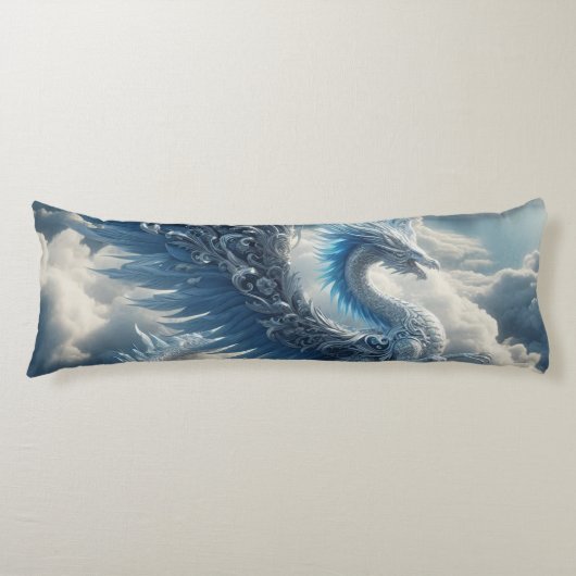 Een prachtige draak omringd door wolken lichaamskussen (Voorkant)