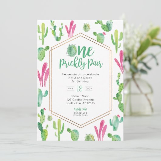 Een Prickly Pair Twin Meisjes 1e Verjaardag Invite Kaart (Staand voorkant)