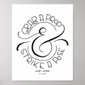 Een prop pakken en een pose slaan - Fotocabine Poster (Voorkant)