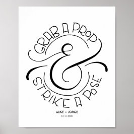 Een prop pakken en een pose slaan - Fotocabine Poster