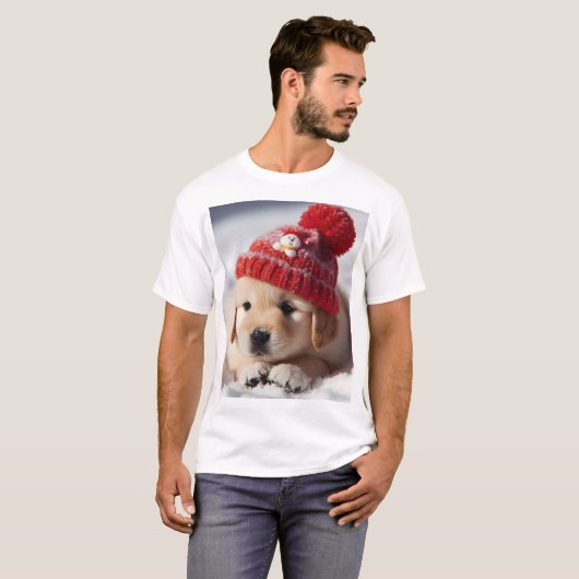 Een pup draagt een rood pet met een sneeuwpop erop t-shirt (Voorkant volledig)