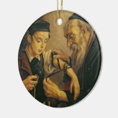 Een rabbijn die de Phylacteries aan de arm van een Keramisch Ornament (Links)