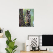 Een ransuil op een tak van een boom poster (Thuiskantoor)