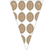 Een rechthoekig tapijt met een ingewikkelde geomet vlaggetjes (Derde vlag)