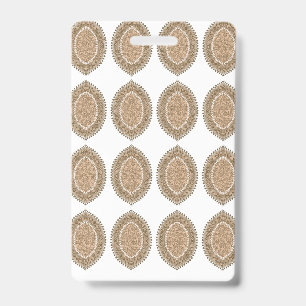 Een rechthoekig vloerkleed met een ingewikkeld geo badge