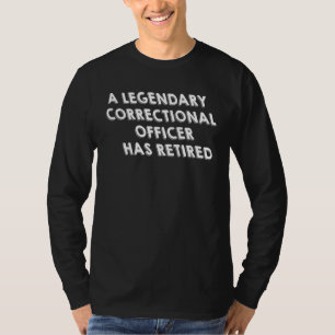 Een rechtsprekende ambtenaar heeft zijn pensioen t-shirt