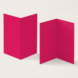 Een reeks rode en roze bloemen met weelderige groe kaart