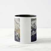 Een reeks sterke stormen met felle winden 2 mok (Midden)