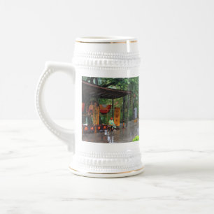 Een regenachtige weg in een Chinees volkscultuurpa Bierpul