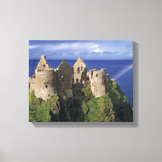 Een regenboog boven het middeleeuwse kasteel Dunlu Canvas Afdruk (Voorkant)