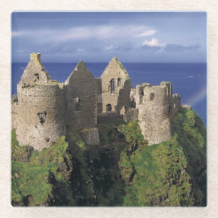 Een regenboog boven middeleeuws kasteel Dunluce Glazen Onderzetter