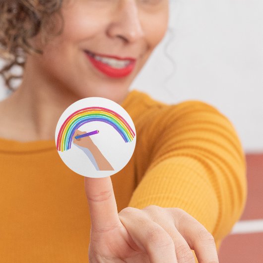 Een regenboog tekenen ronde sticker