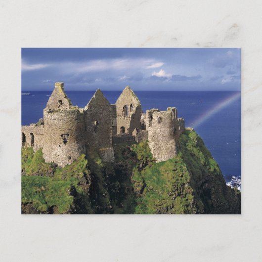 Een regenboog treft middeleeuws kasteel Dunluce aa Briefkaart (Voorkant)