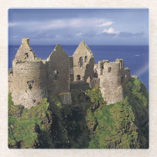 Een regenboogstaking middeleeuwse Dunluce Castle Glazen Onderzetter (Voorkant)