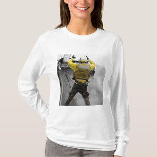 Een regisseur van het vliegtuig signaleert een Hor T-shirt