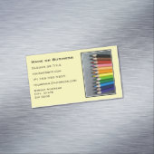 Een rij gekleurde pennen. visitekaartje magneet (Voorbeeld)