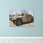 Een rij humvees van het militaire beleid van de ta canvas afdruk (Insitu (Houten vloer))