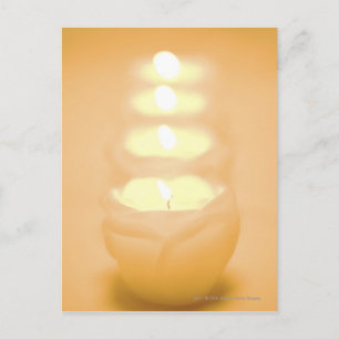 Een rij verlichte kaarsen briefkaart