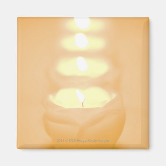 Een rij verlichte kaarsen magneet (Voorkant)