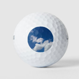 Een rij wolken golfballen