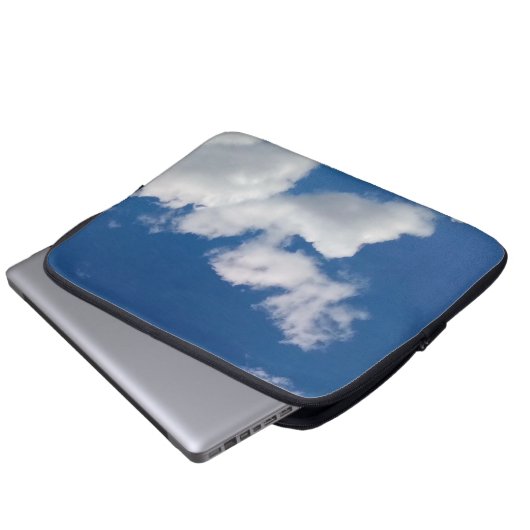 Een rij wolken laptop sleeve (Voorkant onderkant)
