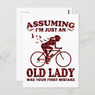 Een rijdende vrouw verondersteld dat ik gewoon een briefkaart