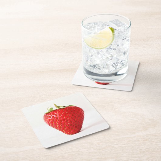 Eén rode aardbeiencoaster kartonnen onderzetters (Insitu)