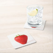 Eén rode aardbeienonderzetter kartonnen onderzetters (Insitu)