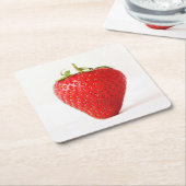Eén rode aardbeienonderzetter kartonnen onderzetters (Schuin)