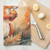 Een rode eekhoorn eet een noot theedoek (Quarter Fold)