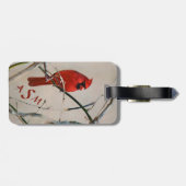 Een rode kardinaalvogel op een tak in het bos bagagelabel (Achterkant horizontaal)