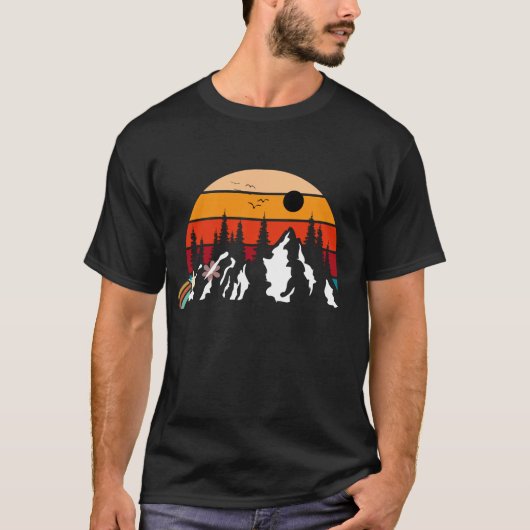 Een rode retro met bergen t-shirt (Voorkant)