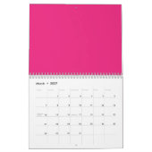 Een rode roos met levendige bloemblaadjes omgeven  kalender (Mar 2027)