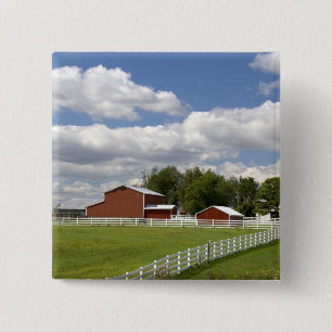 Een rode schuur en boerderij bij Pamona, Kansas. Vierkante Button 5,1 Cm