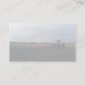 Een rode trekker die op de open gebieden rust.. visitekaartje (Achterkant)