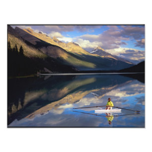 Een roeier op Banff Lake in Canada MR) Foto Afdruk