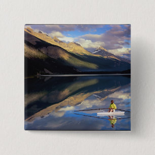 Een roeier op Banff Lake in Canada MR) Vierkante Button 5,1 Cm