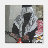 Een rollenspelende vijandelijke agressor bewapent  magneet (Voorkant)