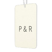 Een romantische partner die een paar initialen let luchtverfrisser (Links)