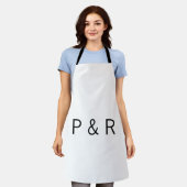 Een romantische partner die een paar initialen let schort (Gedragen)