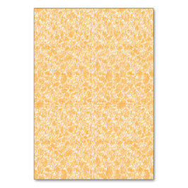 Een rond tapijt met een levendige mix van geel en  kaart