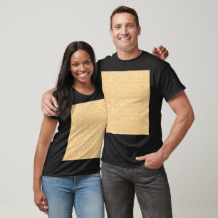 Een rond tapijt met een levendige mix van geel en t-shirt